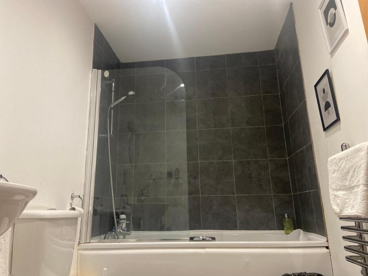 2 Bedroom Near Ocean Village Marina Port Apartment سوثامبتون المظهر الخارجي الصورة