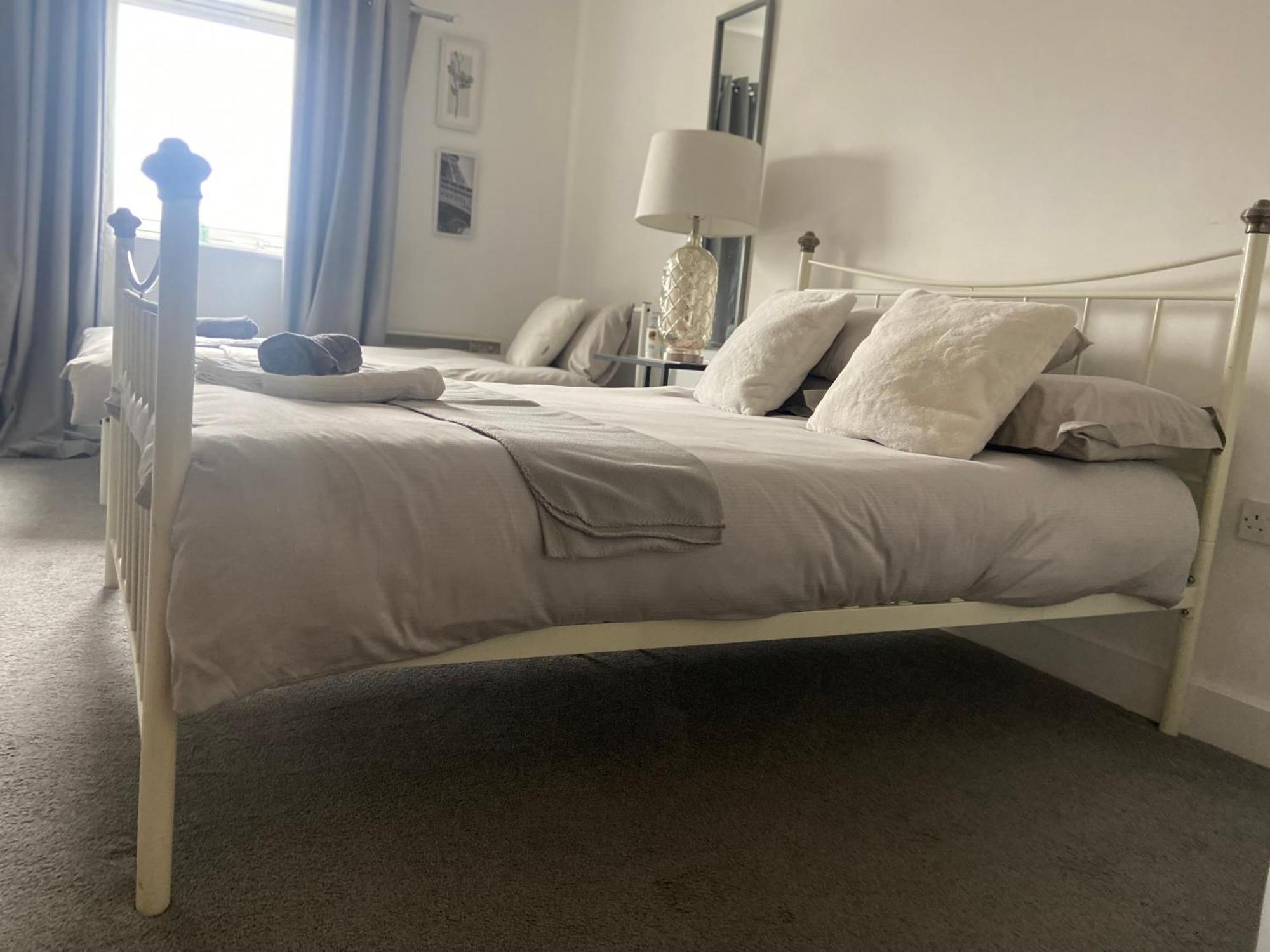 2 Bedroom Near Ocean Village Marina Port Apartment سوثامبتون المظهر الخارجي الصورة