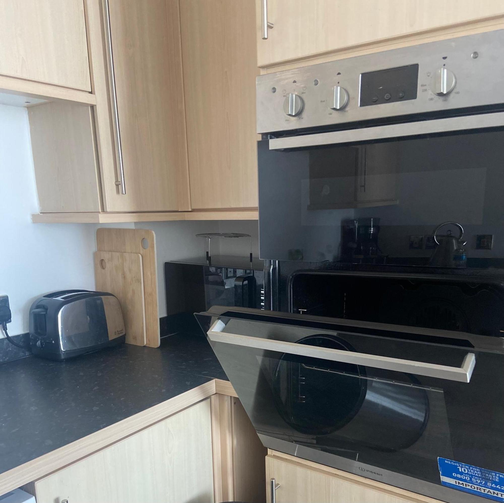 2 Bedroom Near Ocean Village Marina Port Apartment سوثامبتون المظهر الخارجي الصورة